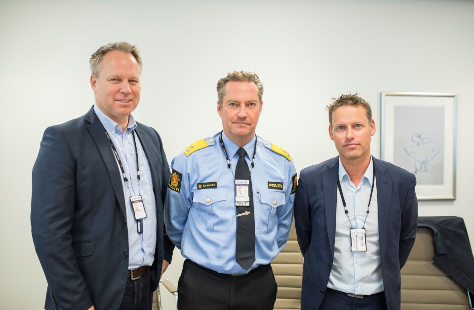 PIT-direktør Tormod Stien, seksjonssjef i POD, Jørn Schjelderup og administrerende direktør i Geodata, Geir Hansen.