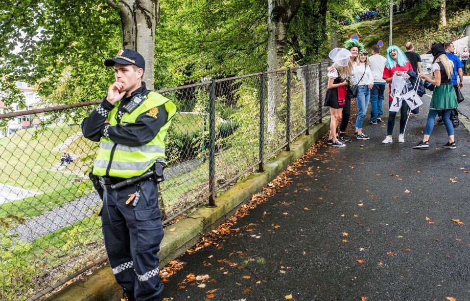 INGEN FEST FOR POLITIET: Det er grunn til å være betenkt når man ser på økonomien i to av landets største distrikter. Fasit er mange millioner i minus og røde tall i 2017. INGEN FEST FOR POLITIET: Det er grunn til å være betenkt når man ser på økonomien i to av landets største distrikter. Fasit er mange millioner i minus og røde tall i 2017.