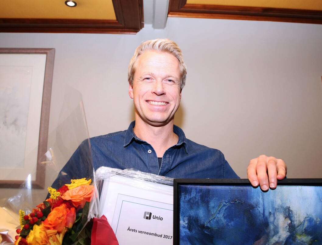 HEDRES: Kjell Ivar Sletten ble i dag hedret for sin innsats for de ansatte i Vest politidistrikt. HEDRES: Kjell Ivar Sletten ble i dag hedret for sin innsats for de ansatte i Vest politidistrikt.