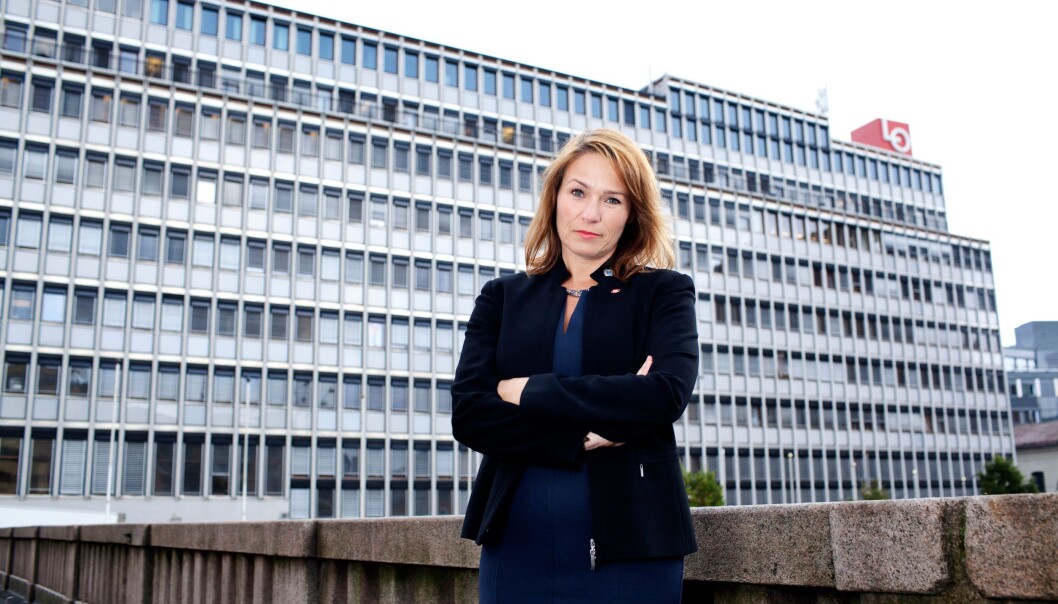 ENDRINGER: – Slik jeg leser uttalelsen, forteller den at Europeisk arbeidsliv har tatt inn over seg at arbeidsdirektivet har konkrete rammer for hva som er arbeid og hva som er fritid. Arbeidstakerne er i større grad vernet slik at de ikke skal jobbe seg i hjel, sier Trine Lise Sundnes, leder i LO-forbundet Handel og Kontor. ENDRINGER: – Slik jeg leser uttalelsen, forteller den at Europeisk arbeidsliv har tatt inn over seg at arbeidsdirektivet har konkrete rammer for hva som er arbeid og hva som er fritid. Arbeidstakerne er i større grad vernet slik at de ikke skal jobbe seg i hjel, sier Trine Lise Sundnes, leder i LO-forbundet Handel og Kontor.