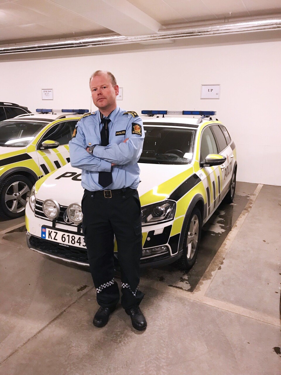 IKKE BUSS: Yngve Widding fikk ikke kjøre buss på fritiden på vei til instruktørjobben to timer unna. Kjør politibil, men husk, det er ikke arbeid, sa arbeidsgiver. IKKE BUSS: Yngve Widding fikk ikke kjøre buss på fritiden på vei til instruktørjobben to timer unna. Kjør politibil, men husk, det er ikke arbeid, sa arbeidsgiver.
