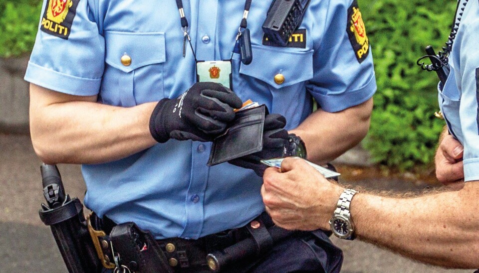 Hvorfor i all verden må alle bruke den samme skjorten? Og slips??