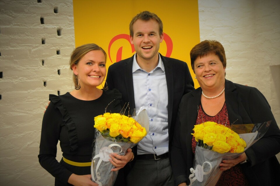 STØTTE: Jorunn Gleditsch Lossius fra Kristelig Folkeparti sier de vil støtte forslaget fra Senterpartiet. Hun er vara for KrFs justispolitiske talsperson, Kjell Ingolf Ropstad som er ute i pappaperm. Her er de sammen med Ingebjørg Berstad Torp fra Aust-Agder KrF. STØTTE: Jorunn Gleditsch Lossius fra Kristelig Folkeparti sier de vil støtte forslaget fra Senterpartiet. Hun er vara for KrFs justispolitiske talsperson, Kjell Ingolf Ropstad som er ute i pappaperm. Her er de sammen med Ingebjørg Berstad Torp fra Aust-Agder KrF.