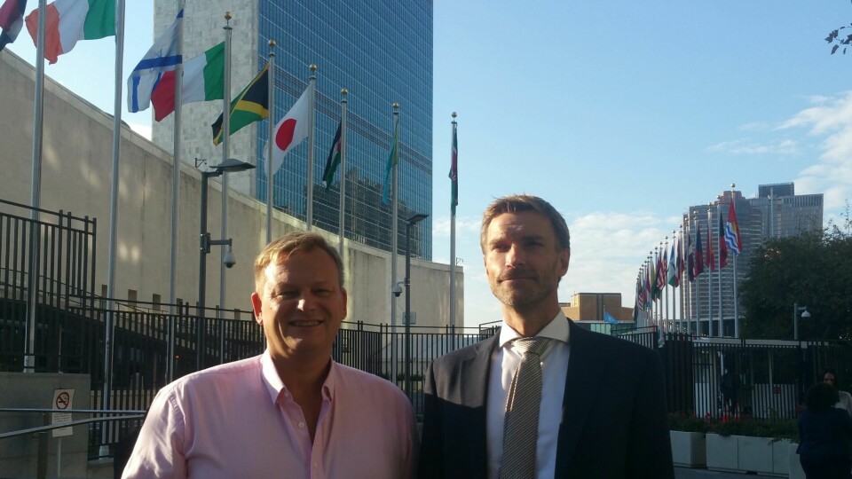 Rachlew og kollega og venn Ivar Fashing utenfor FN-bygningen i New York.