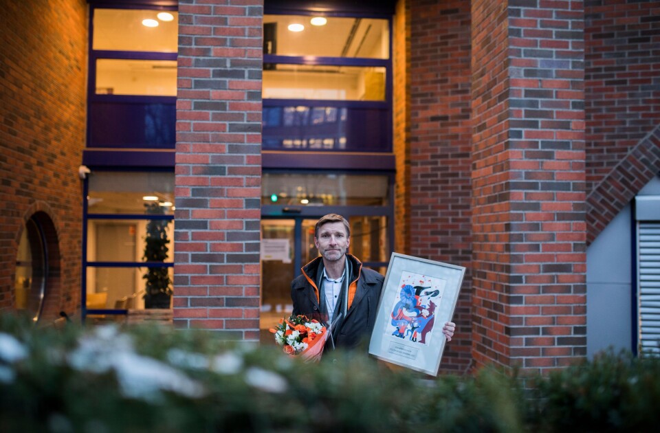 Takk, sier Rachlew, for prisen som han tar som en anerkjennelse for etterforskningsfaget og høgskoletenkingen. Takk, sier Rachlew, for prisen som han tar som en anerkjennelse for etterforskningsfaget og høgskoletenkingen.
