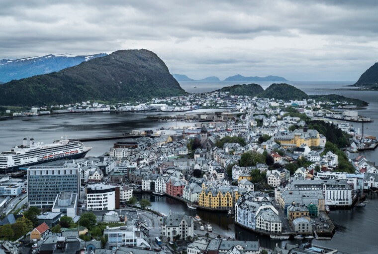 Barn under 15 år har ranet andre barn i Møre og Romsdal. Hovedsetet til politiet ligger her, i Ålesund.