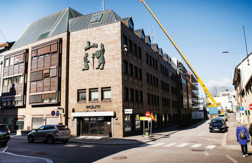 Hovedsetet til Sør-Øst politidistrikt ligger i Tønsberg. Det ble uro i distriktet da Tønsberg ble hovedsetet, etter at Politidirektoratet først anbefalte bygget og den samlokaliserte operasjonssentralen i Drammen.