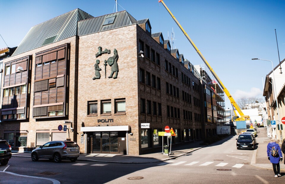 Hovedsetet til Sør-Øst politidistrikt ligger i Tønsberg. Det ble uro i distriktet da Tønsberg ble hovedsetet, etter at Politidirektoratet først anbefalte bygget og den samlokaliserte operasjonssentralen i Drammen. Hovedsetet til Sør-Øst politidistrikt ligger i Tønsberg. Det ble uro i distriktet da Tønsberg ble hovedsetet, etter at Politidirektoratet først anbefalte bygget og den samlokaliserte operasjonssentralen i Drammen.