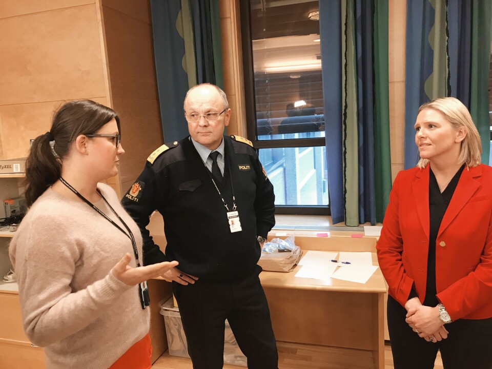 Sylvi Listhaug besøkte tidlig hjemfylket Møre og Romsdal. Her med politimester Ingar Bøen.