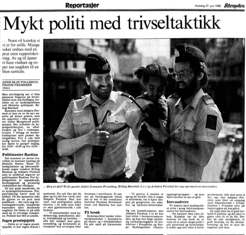 POLITIMESTER BASTIAN: Konstablene Erling Børstad og Asbjørn Ferstad sier til Aftenposten Aften i 1988 at det er viktig med gode spasersko når man jobber på politiposten på Holmlia. Å møte innbyggerne er en sentral del av jobben. POLITIMESTER BASTIAN: Konstablene Erling Børstad og Asbjørn Ferstad sier til Aftenposten Aften i 1988 at det er viktig med gode spasersko når man jobber på politiposten på Holmlia. Å møte innbyggerne er en sentral del av jobben.