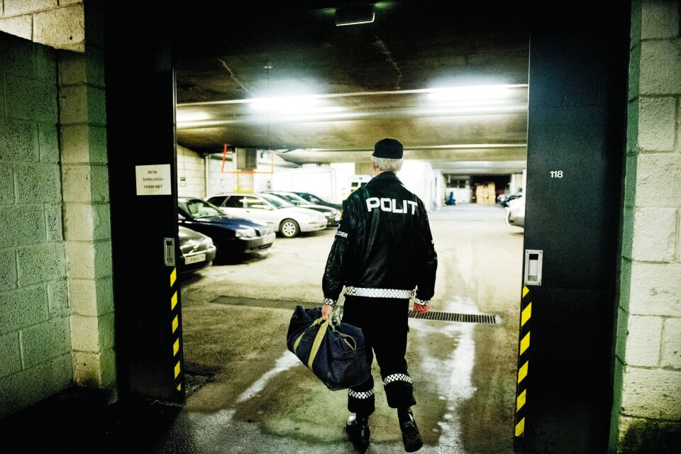 Bil eller bemanning: Det gjentakende spørsmålet i distriktene er om de skal bruke penger på å ansette slik direktoratet og departementet krever, eller om de skal la stillinger stå ledige og heller investere i nødvendig utstyr.