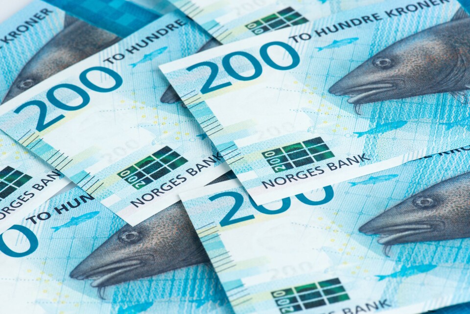 Nye pengesedler er glattere og mer plastaktige enn gamle pengesedler. Nye pengesedler er glattere og mer plastaktige enn gamle pengesedler.