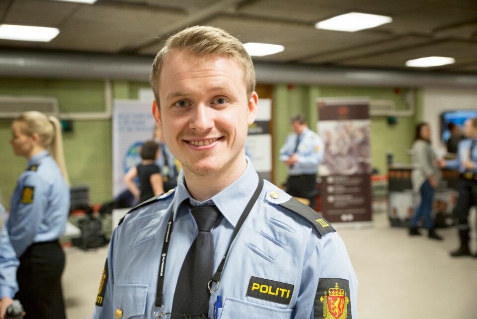 KONTAKTSØKENDE: B3-student Ole Magnus Pedersen sier det var nyttig å møte representanter fra politidistriktene, med tanke på framtidig jobb i etaten.