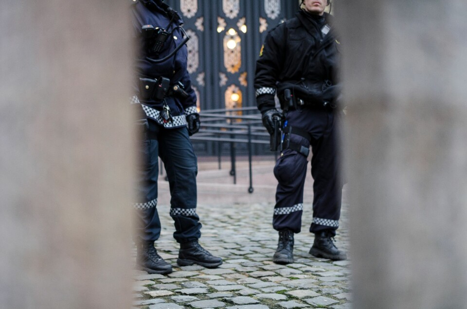 BEVÆPNING: Bevæpnet politi utenfor Stortinget.