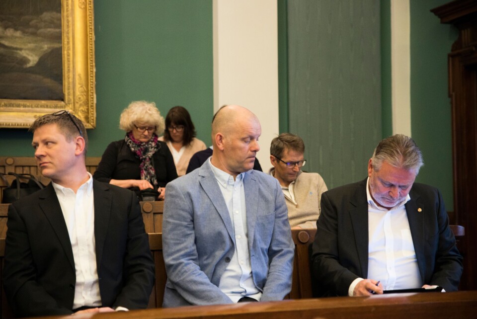 Politimannen Thorbjørn Selstad Thue i midten, flankert av Roar Fosse og Victor-Bjørn Nielsen fra Politiets Fellesforbund.