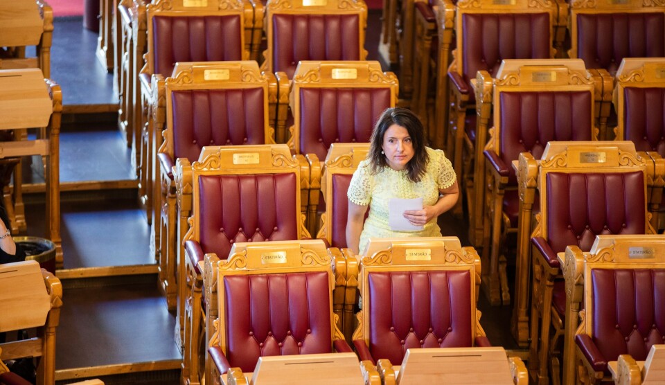 Senterpartiets Jenny Klinge la fram forslag om å få orienteringer til Stortinget om hvordan punktbevæpningen går. Senterpartiets Jenny Klinge la fram forslag om å få orienteringer til Stortinget om hvordan punktbevæpningen går.