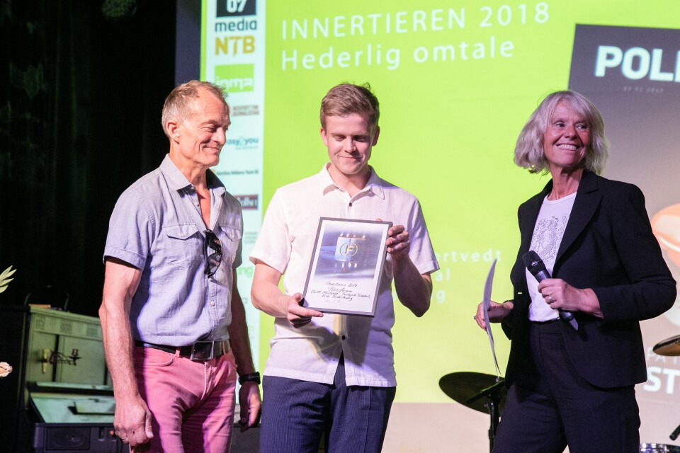 Hederlig omtale til Politiforum ved redaktør Ole Martin Mortvedt (t.v.) og Torkjell Jonsson Trædal. Erik Inderhaug bidro også til reportasjen, men var ikke til stede.