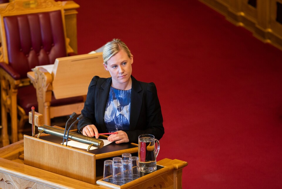 Arbeiderpartiets Lene Vågslid grillet justisministeren om hvordan regjeringa jobber for å sikre mot terror på andre måter enn punktbevæpning. Arbeiderpartiets Lene Vågslid grillet justisministeren om hvordan regjeringa jobber for å sikre mot terror på andre måter enn punktbevæpning.