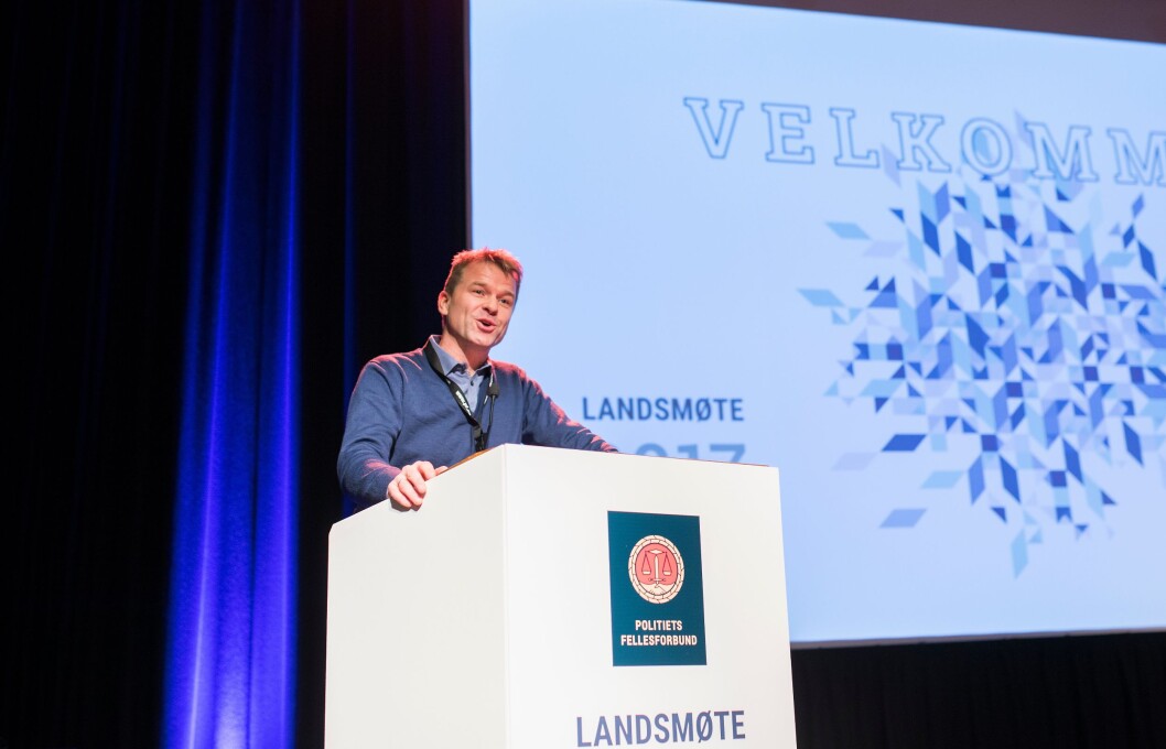 Landsmøtene til Politiets Fellesforbund har vedtatt at lønn er det viktigste området fagforeninga skal jobbe med. PF-leder Sigve Bolstad mener de følger opp. Landsmøtene til Politiets Fellesforbund har vedtatt at lønn er det viktigste området fagforeninga skal jobbe med. PF-leder Sigve Bolstad mener de følger opp.