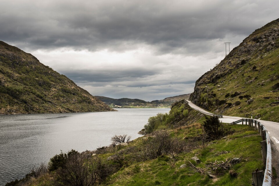 Det er lange avstander, fjord og fjell i Nordhordland politidistrikt. Likevel kuttes bemanninga.