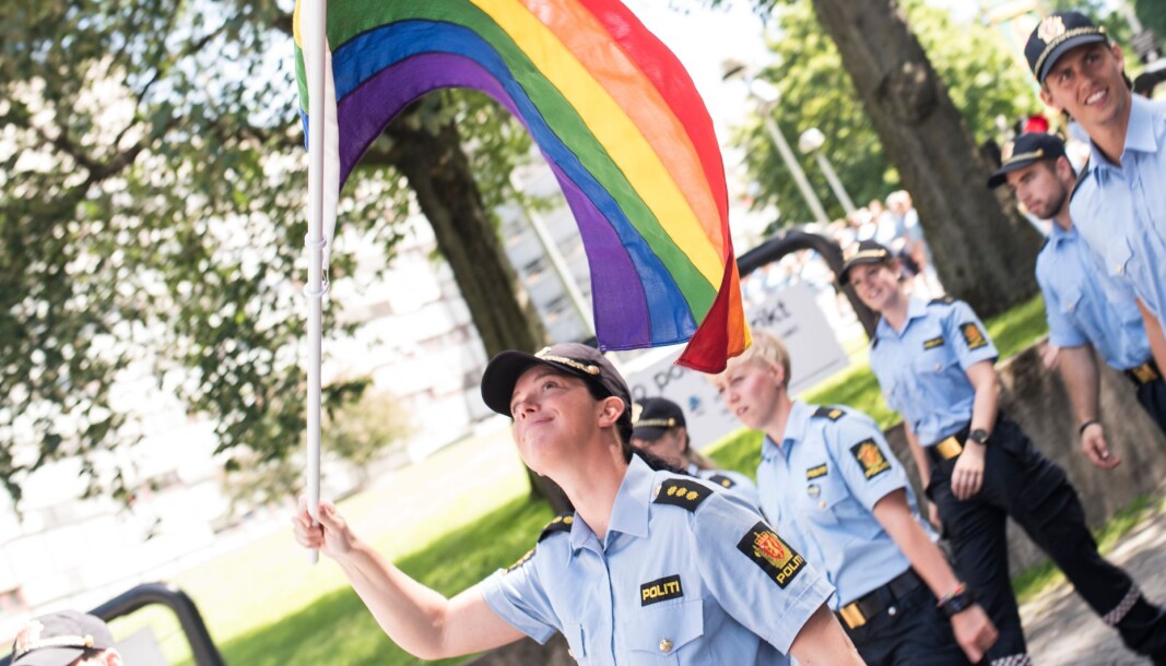 Politiet i Pride-paraden i Oslo. Bildet er et illustrasjonsfoto. Politiet i Pride-paraden i Oslo. Bildet er et illustrasjonsfoto.
