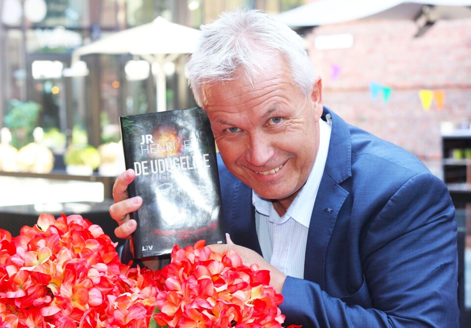 Krim og humor: I sin nye bok har Jan-Robert Henriksen brukt humorelementer for å lage en annerledes krimbok.