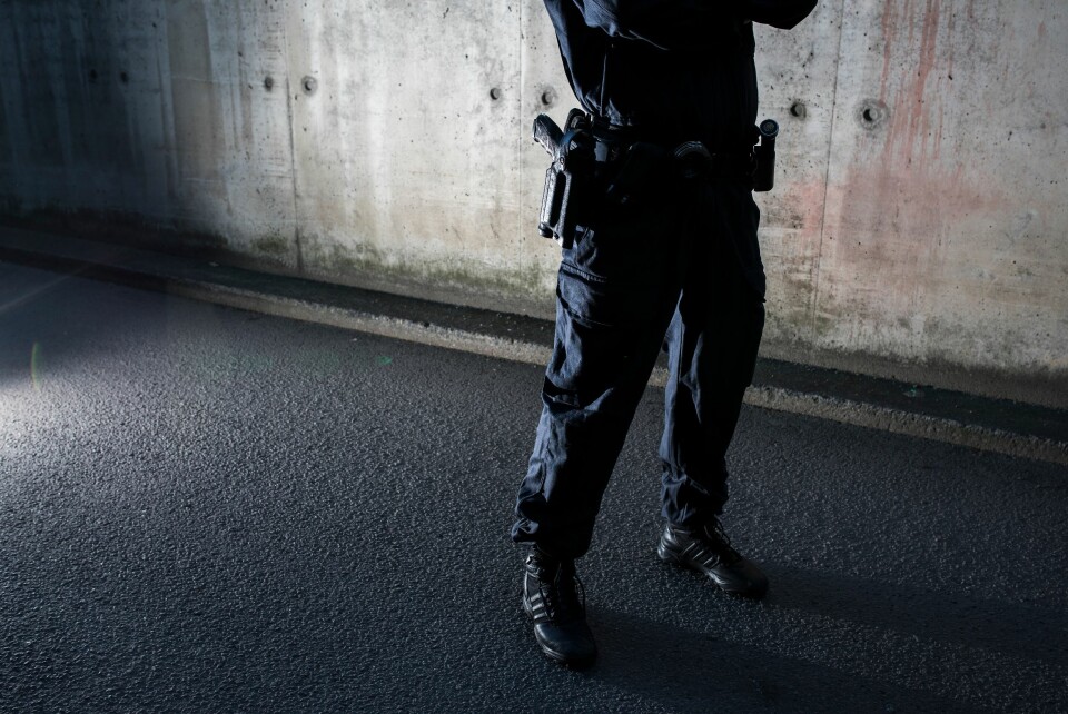 Politiet i Oslo er bevæpnet på patruljer i Oslo sentrum i sommer.
