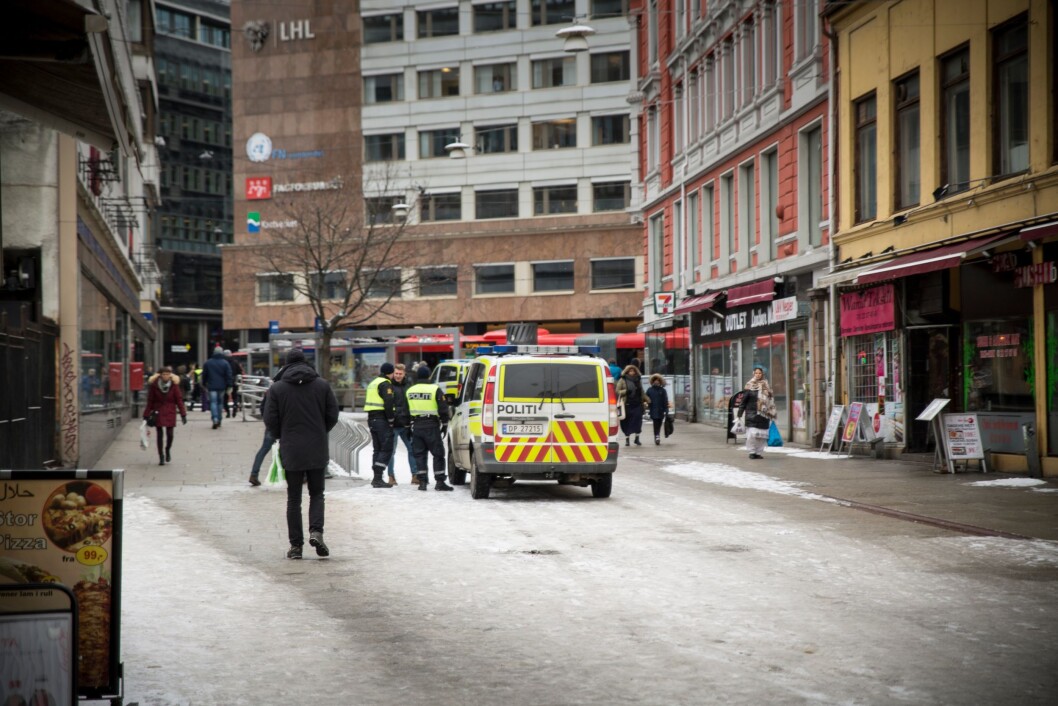 Politiet under innsatsen i rusmiljøet i Brugata i Oslo i vår. Det er ikke rom nok i politiet, for å stille spørsmål ved politiets holdning til narkotika, mener Ina Roll Spinnangr. Politiet under innsatsen i rusmiljøet i Brugata i Oslo i vår. Det er ikke rom nok i politiet, for å stille spørsmål ved politiets holdning til narkotika, mener Ina Roll Spinnangr.