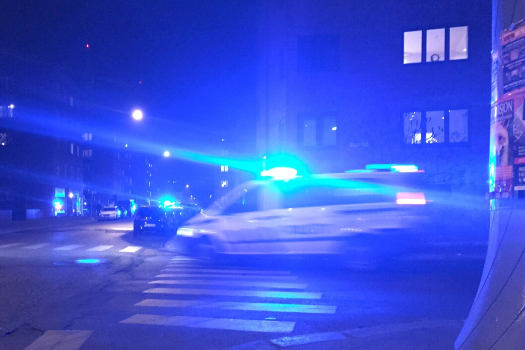 Politibil under utrykning. Politibil under utrykning.