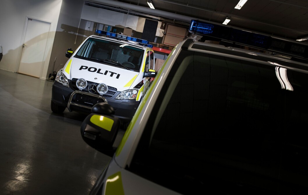 Politiets majer på verkstedet til Bertel O. Steen ved en tidligere anledning. Politiets majer på verkstedet til Bertel O. Steen ved en tidligere anledning.
