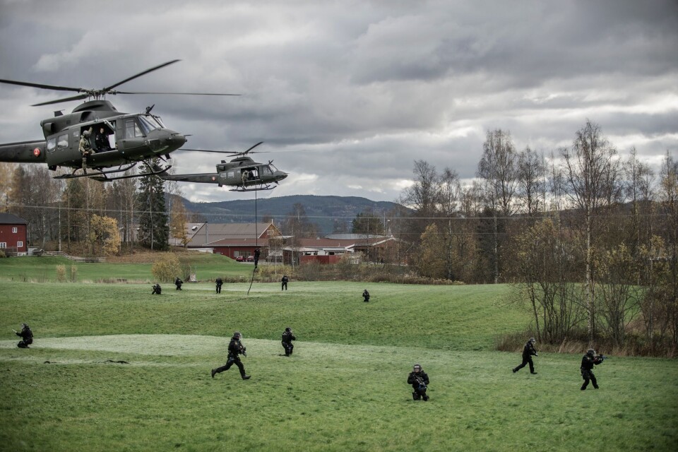 Beredskapstroppen må trolig gjøre seg klare for å bistå i Sverige. Det må også helikoptertjenesten, bombetjenesten og gissel- og forhandlertjenesten.