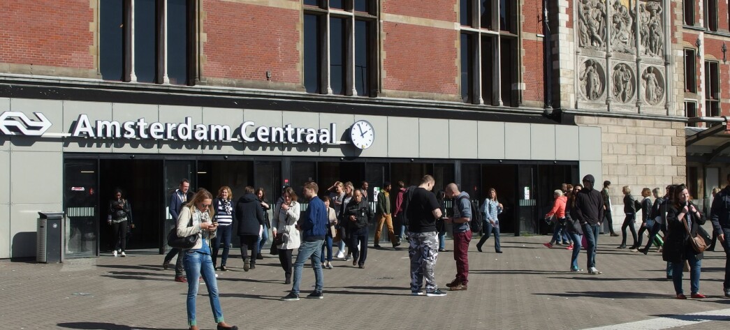 Politiet observerte kniv-mann i Amsterdam før han gikk til angrep – stoppet mannen på bare ni sekunder