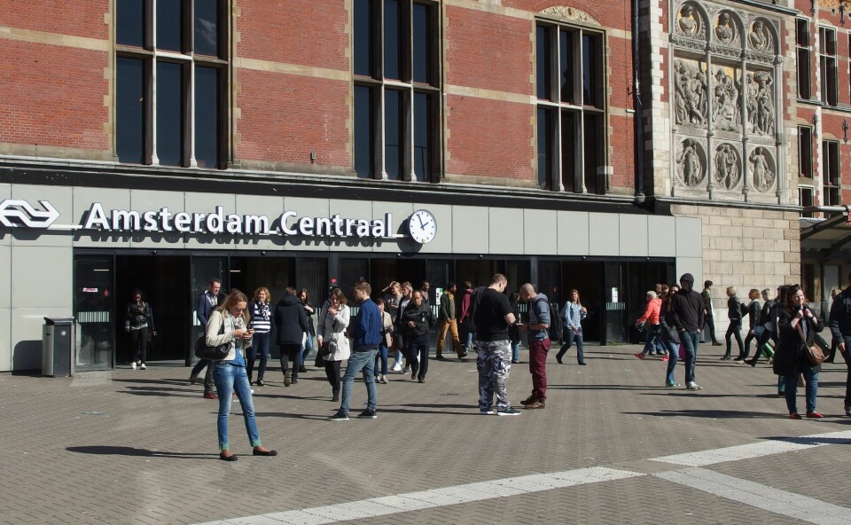 31. august gikk en mann til angrep på uskyldige på sentralstasjonen i Amsterdam.