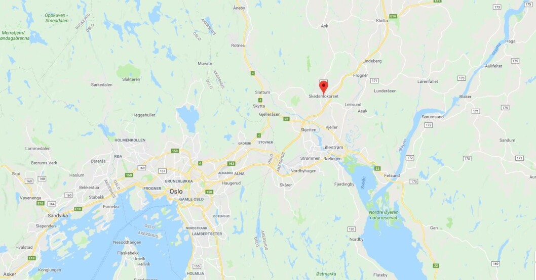 Politibilen på påkjørt på Skedsmokorset i Akershus. Politibilen på påkjørt på Skedsmokorset i Akershus.