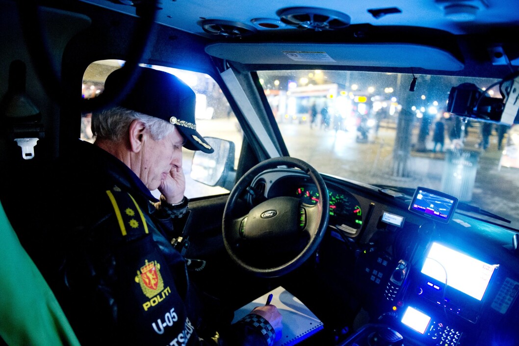Det bør legges opp til at ledere kan reflektere rundt ledelse når de er ute i jobb i etaten, og ikke bare sendes på lederkurs, mener forfatteren av fagartikkelen. Det bør legges opp til at ledere kan reflektere rundt ledelse når de er ute i jobb i etaten, og ikke bare sendes på lederkurs, mener forfatteren av fagartikkelen.