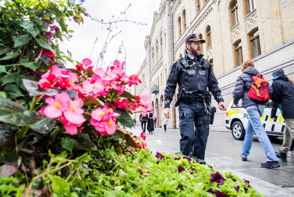 Kva legg ein i definisjonen synleg politi, spør artikkelforfattaren. Bilete er teke i ein annan samanheng.