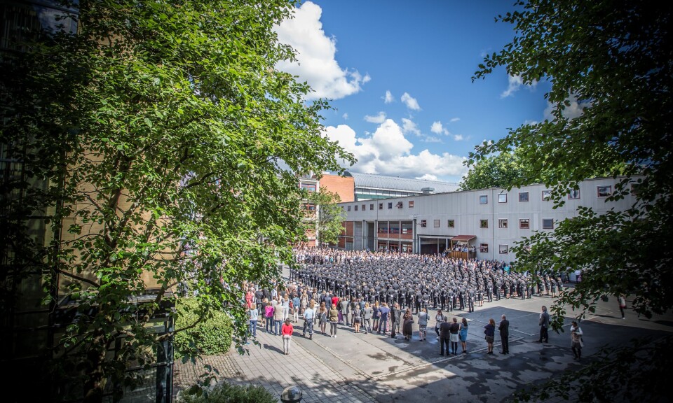 I bakgården på Politihøgskolen i Oslo er det plassert et brakkebygg. Den huser kontorene til forskere og andre ansatte. I bakgården på Politihøgskolen i Oslo er det plassert et brakkebygg. Den huser kontorene til forskere og andre ansatte.