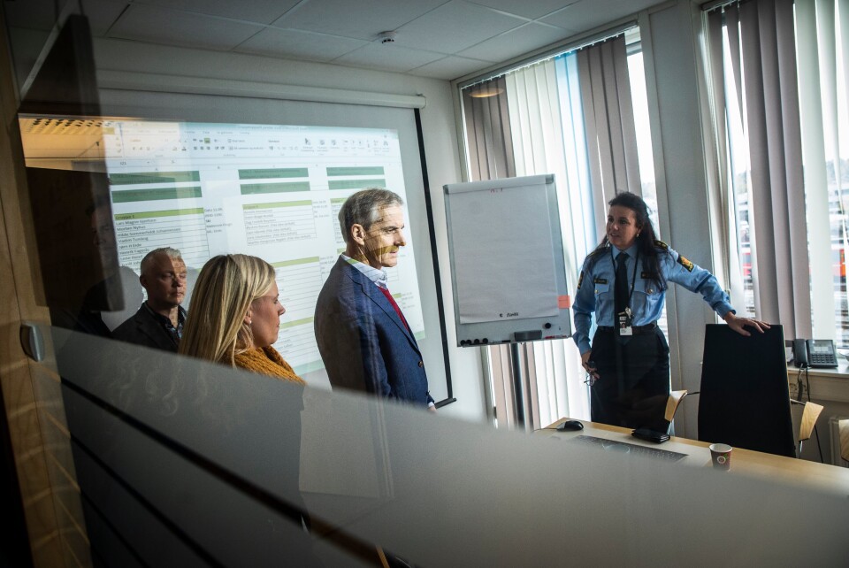 Støre fikk høre om hverdagen til etterforskere som var samlet til kurs i et av distriktets møtelokaler. Støre fikk høre om hverdagen til etterforskere som var samlet til kurs i et av distriktets møtelokaler.