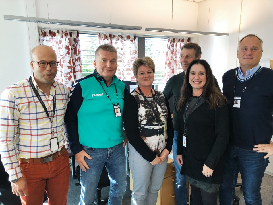 JAKTLAGET: Rashid Elazhari, Tommy Moen, Irene Skogen Andersen, Finn Bertil Larsen,Heidi Vinsrud og Villy Meyer jakter alle våpen uten lovlig eier.