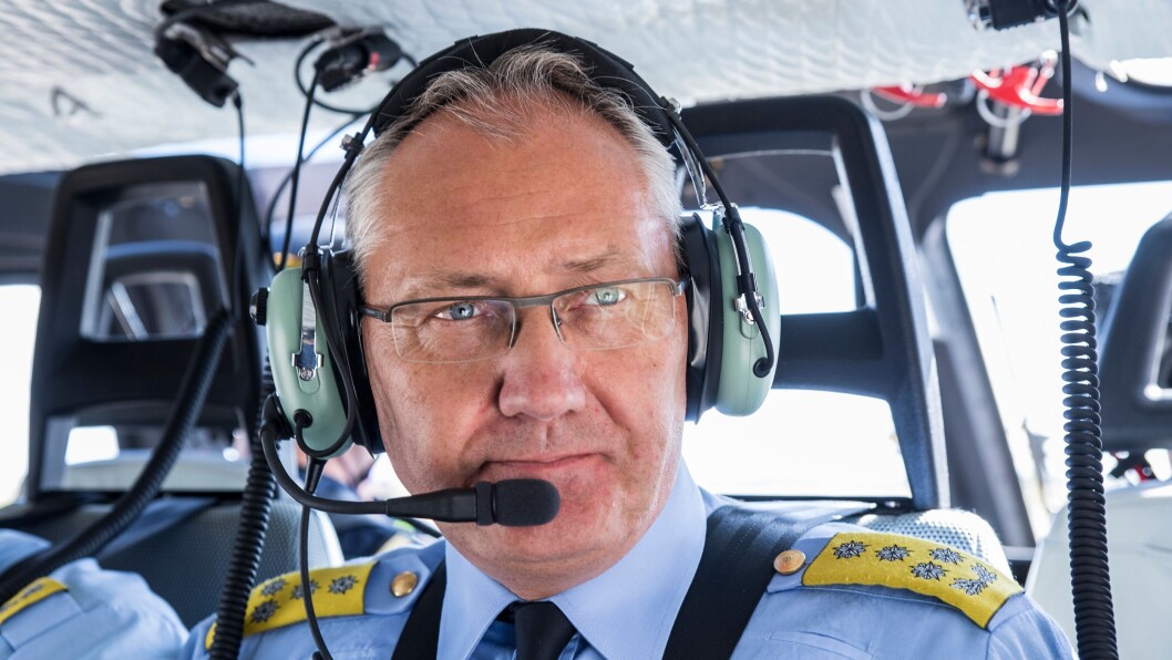 Odd Reidar Humlegård flyr kanskje ikke helikopter helt til Dubai, men ut på reise skal han like fullt i sine siste dager som politidirektør. Odd Reidar Humlegård flyr kanskje ikke helikopter helt til Dubai, men ut på reise skal han like fullt i sine siste dager som politidirektør.