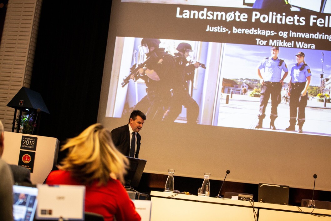 Tor Mikkel Wara på podiet under Politiets Fellesforbunds landsmøte. Tor Mikkel Wara på podiet under Politiets Fellesforbunds landsmøte.