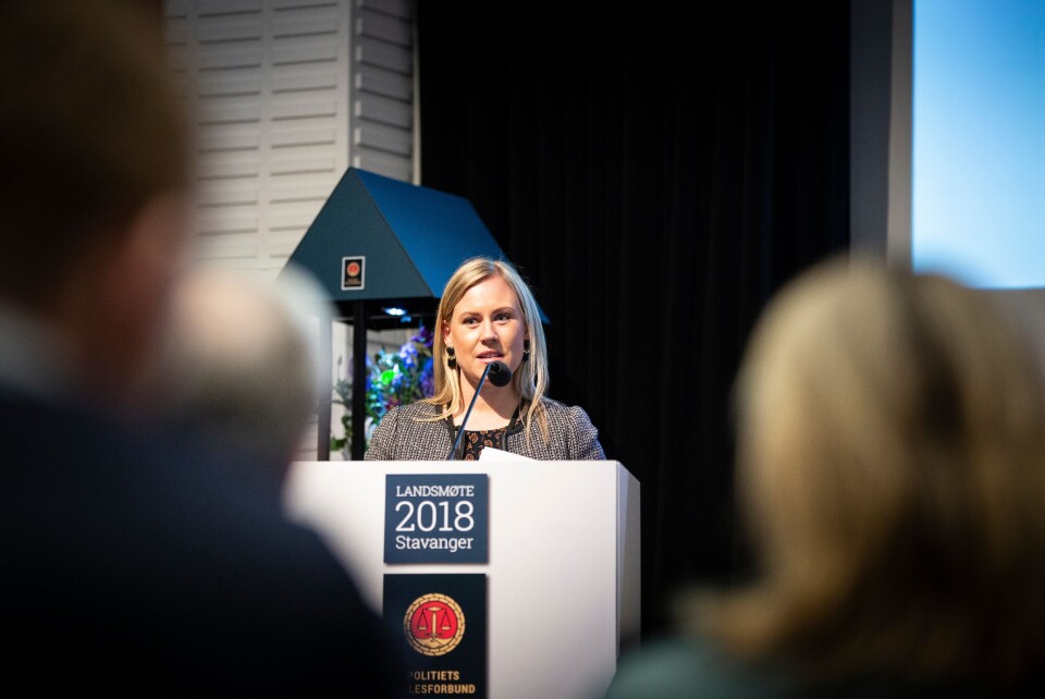 Justiskomiteens leder Lene Vågslid (Ap) snakker til Politiets Fellesforbunds (PF) landsmøte. Justiskomiteens leder Lene Vågslid (Ap) snakker til Politiets Fellesforbunds (PF) landsmøte.
