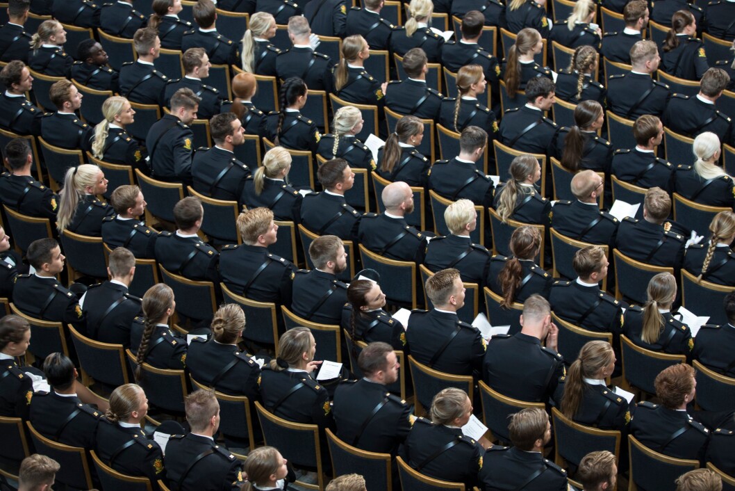 - Ut ifra et etisk synspunkt er det ikke bra at man ekskluderer 50.000 rullestolbrukere fra å følge sin drøm for å bli etterforsker i politiet, skriver artikkelforfatteren. - Ut ifra et etisk synspunkt er det ikke bra at man ekskluderer 50.000 rullestolbrukere fra å følge sin drøm for å bli etterforsker i politiet, skriver artikkelforfatteren.