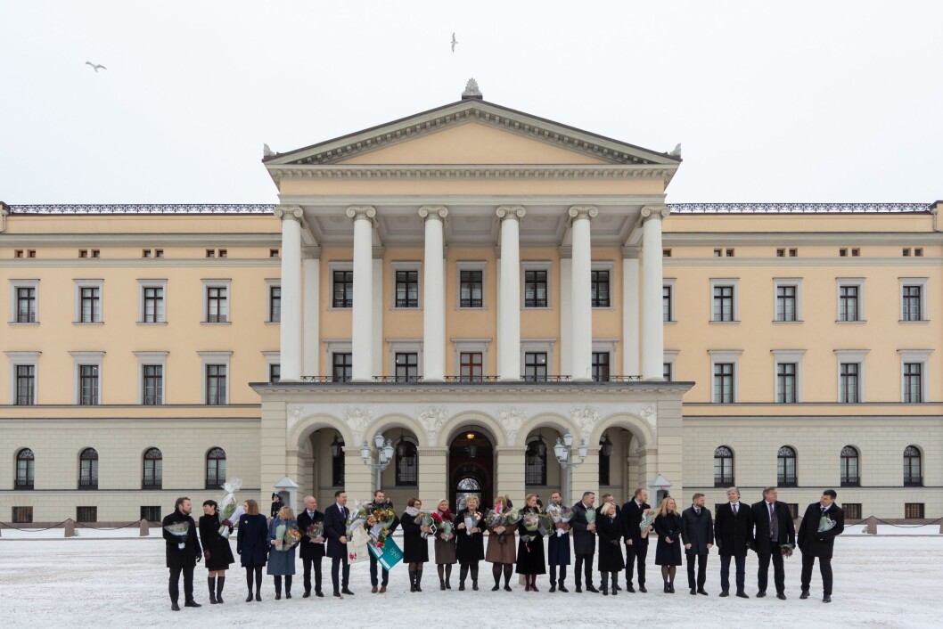 Slik så det ut da den nye regjeringen ble presentert på Slottsplassen denne uka. Aldri før har Norge hatt så mange statsråder. Slik så det ut da den nye regjeringen ble presentert på Slottsplassen denne uka. Aldri før har Norge hatt så mange statsråder.