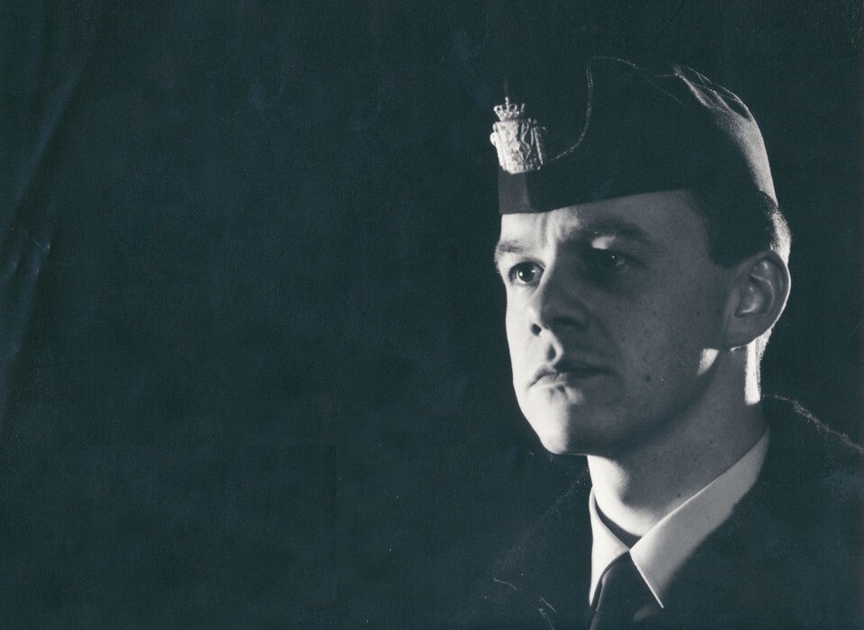 BLIKKFANG: Stian Elle som politioverkonstabel i 1987. Bildet er tatt i forbindelse med at Elle var med i en NRK-dokumentar om politiet. BLIKKFANG: Stian Elle som politioverkonstabel i 1987. Bildet er tatt i forbindelse med at Elle var med i en NRK-dokumentar om politiet.