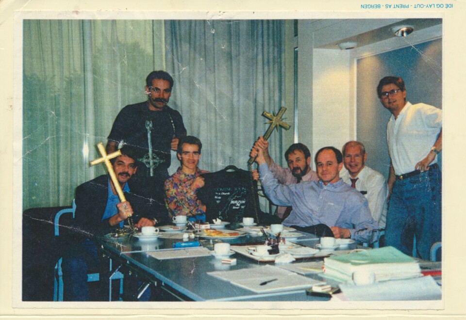 HALLELUJASTEMNING: Kirkebranngruppa på Hotell Norge i Bergen i 1993. Fra venstre, Knut Nysæter, Bjørn Hermann Pedersen, Bernt Jo Vole, etterforskningsleder Magne Eilertsen, Stian Elle, Leif A. Lier og påtaleleder Sveinung Sponheim. HALLELUJASTEMNING: Kirkebranngruppa på Hotell Norge i Bergen i 1993. Fra venstre, Knut Nysæter, Bjørn Hermann Pedersen, Bernt Jo Vole, etterforskningsleder Magne Eilertsen, Stian Elle, Leif A. Lier og påtaleleder Sveinung Sponheim.