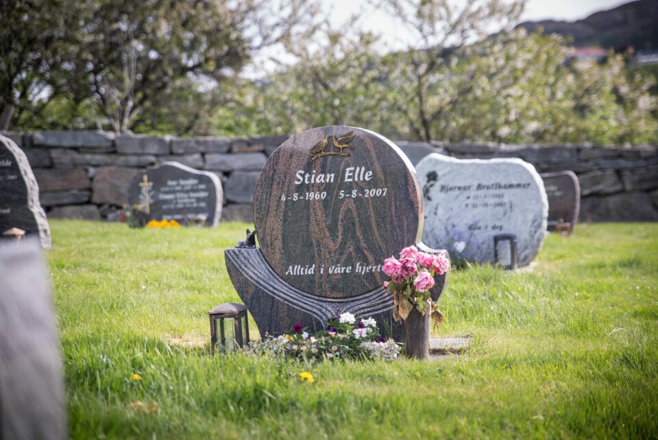 GRAVSTEDET: Stian Elles siste hvilested, ved Førre kirke, innerst i Førrefjorden.