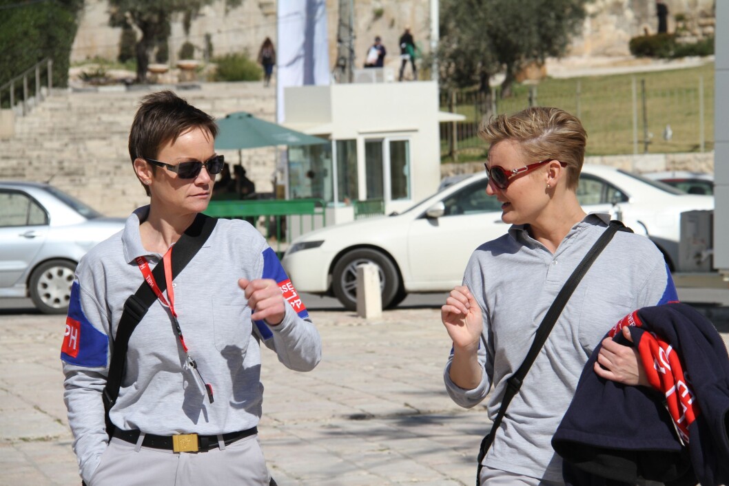 INTERNASJONALE OPERASJONER: Linda Verdal (t.v) har selv tjenestegjort i Hebron. Her sammen med svensk observatørkollega. INTERNASJONALE OPERASJONER: Linda Verdal (t.v) har selv tjenestegjort i Hebron. Her sammen med svensk observatørkollega.