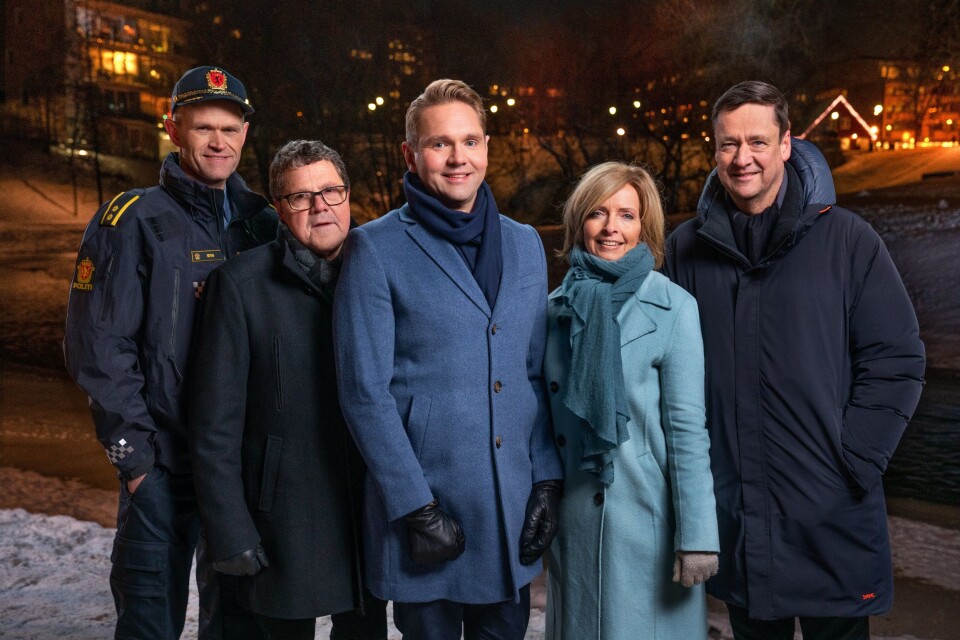 ÅSTED NORGE: Politioverbetjent fra Kripos Rune Utne Reitan, tidligere Kripos-etterforsker Asbjørn Hansen, programleder Jens Christian Nørve, tidligere politileder Hanne Kristin Rohde og advokat John Christian Elden.