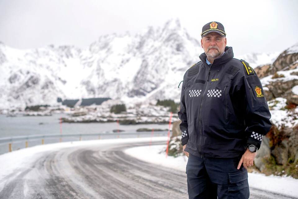 FIKK SKADE: Politioverbetjent Bjørn Rist ved Vest-Lofoten lensmannskontor fikk nakkeskade da han var markør under trening i arbeidstiden. Men selv om det skjedde på jobb, mener Trygderetten at han ikke oppfyller kravene til yrkesskadeerstatning. FIKK SKADE: Politioverbetjent Bjørn Rist ved Vest-Lofoten lensmannskontor fikk nakkeskade da han var markør under trening i arbeidstiden. Men selv om det skjedde på jobb, mener Trygderetten at han ikke oppfyller kravene til yrkesskadeerstatning.